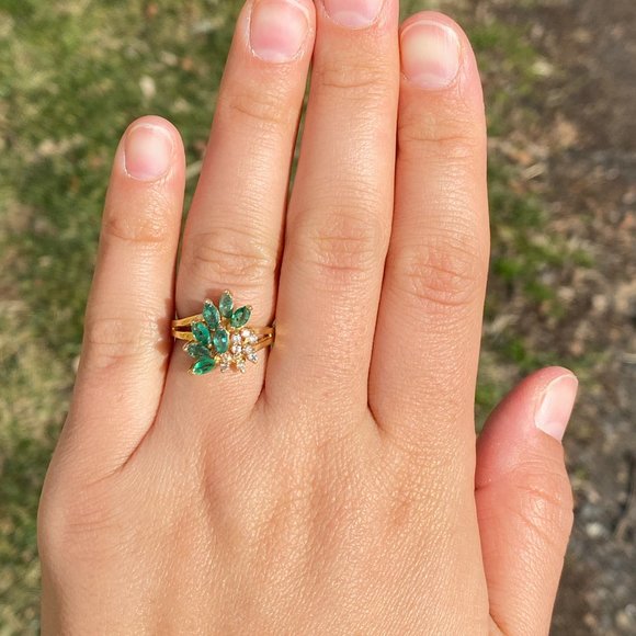 Vintage Emerald and Natural Diamond Cocktail Ring in Yellow Gold - Picture 8 of 11
